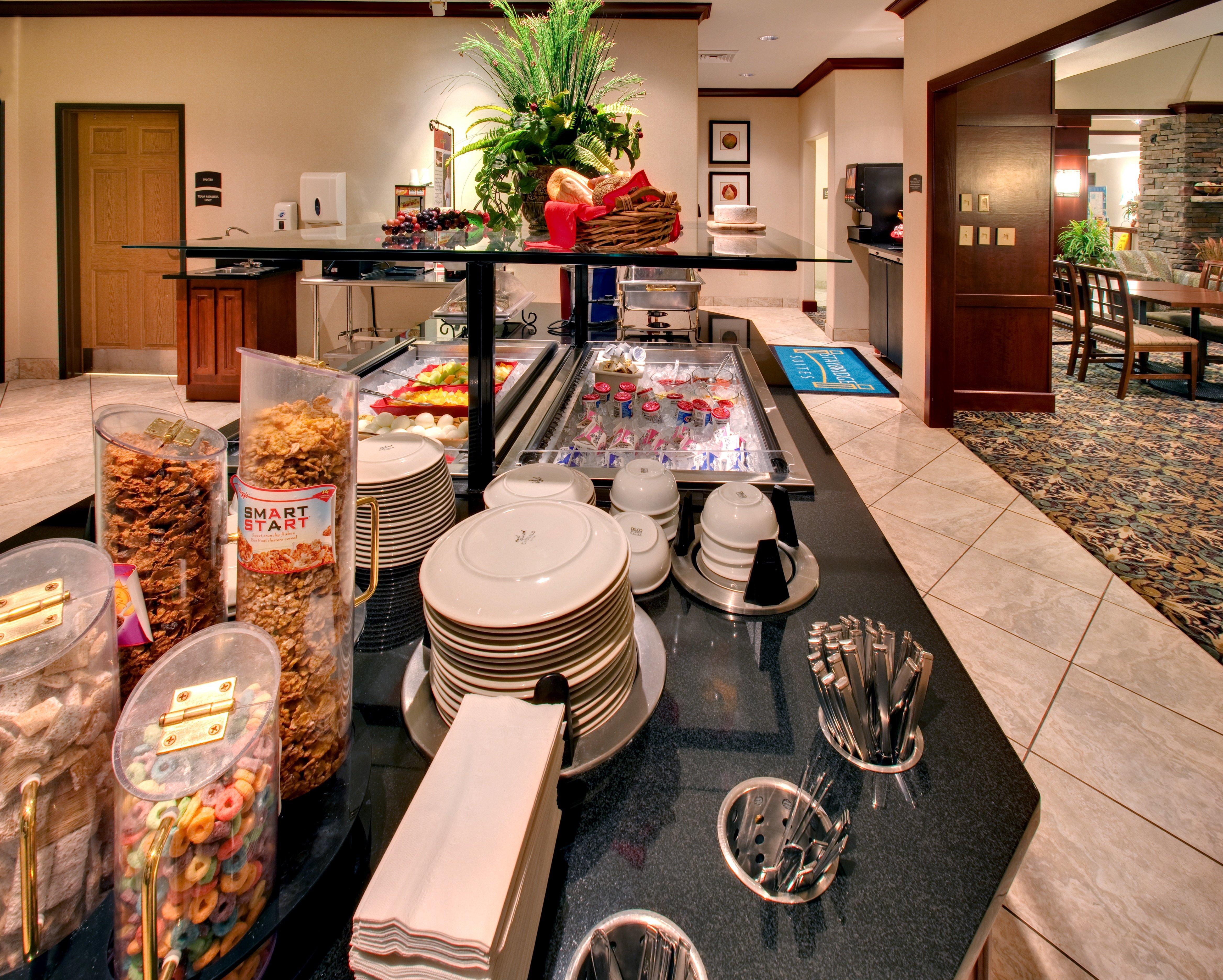 Staybridge Suites Rockford By Ihg Ресторант снимка