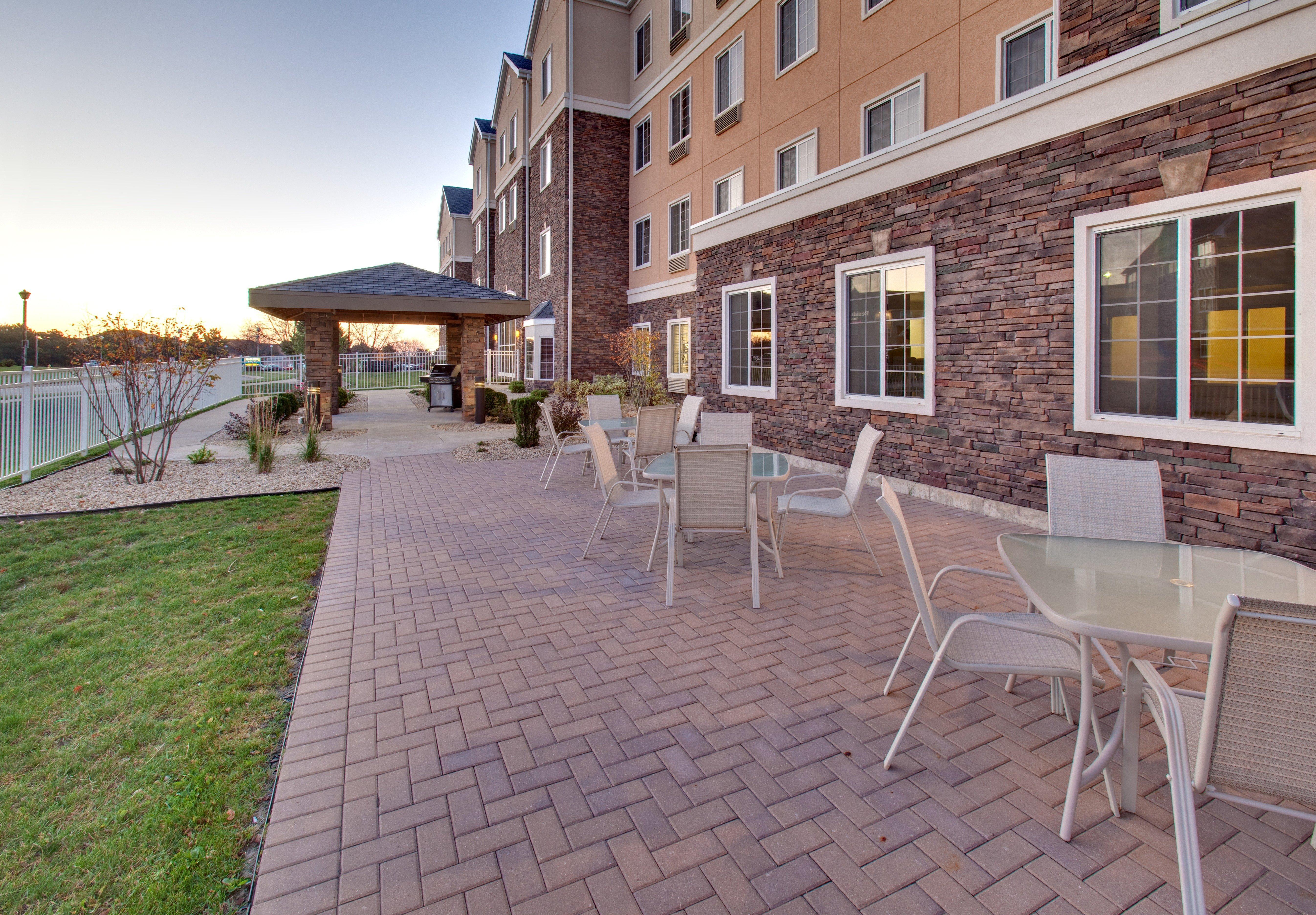 Staybridge Suites Rockford By Ihg Екстериор снимка
