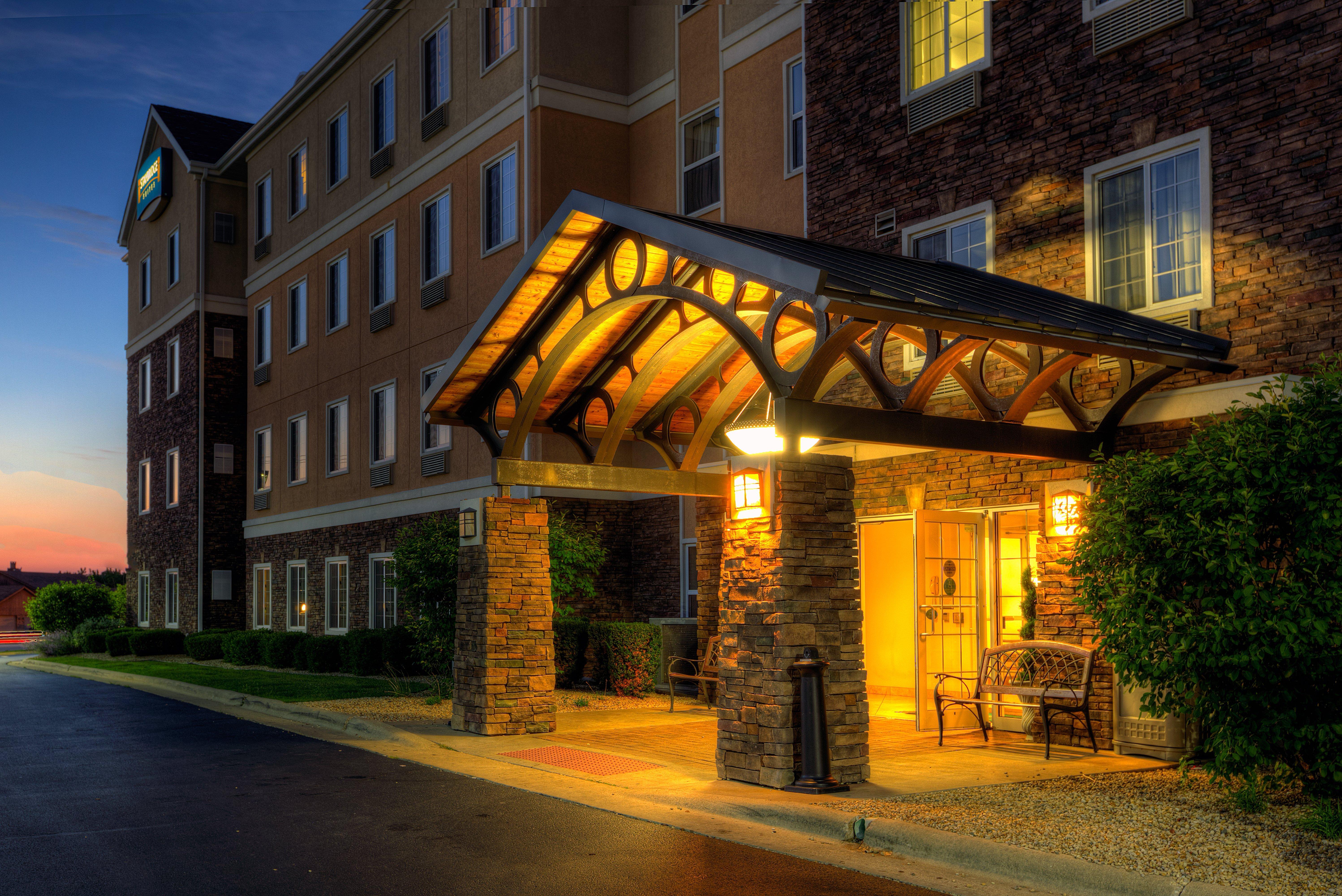 Staybridge Suites Rockford By Ihg Екстериор снимка