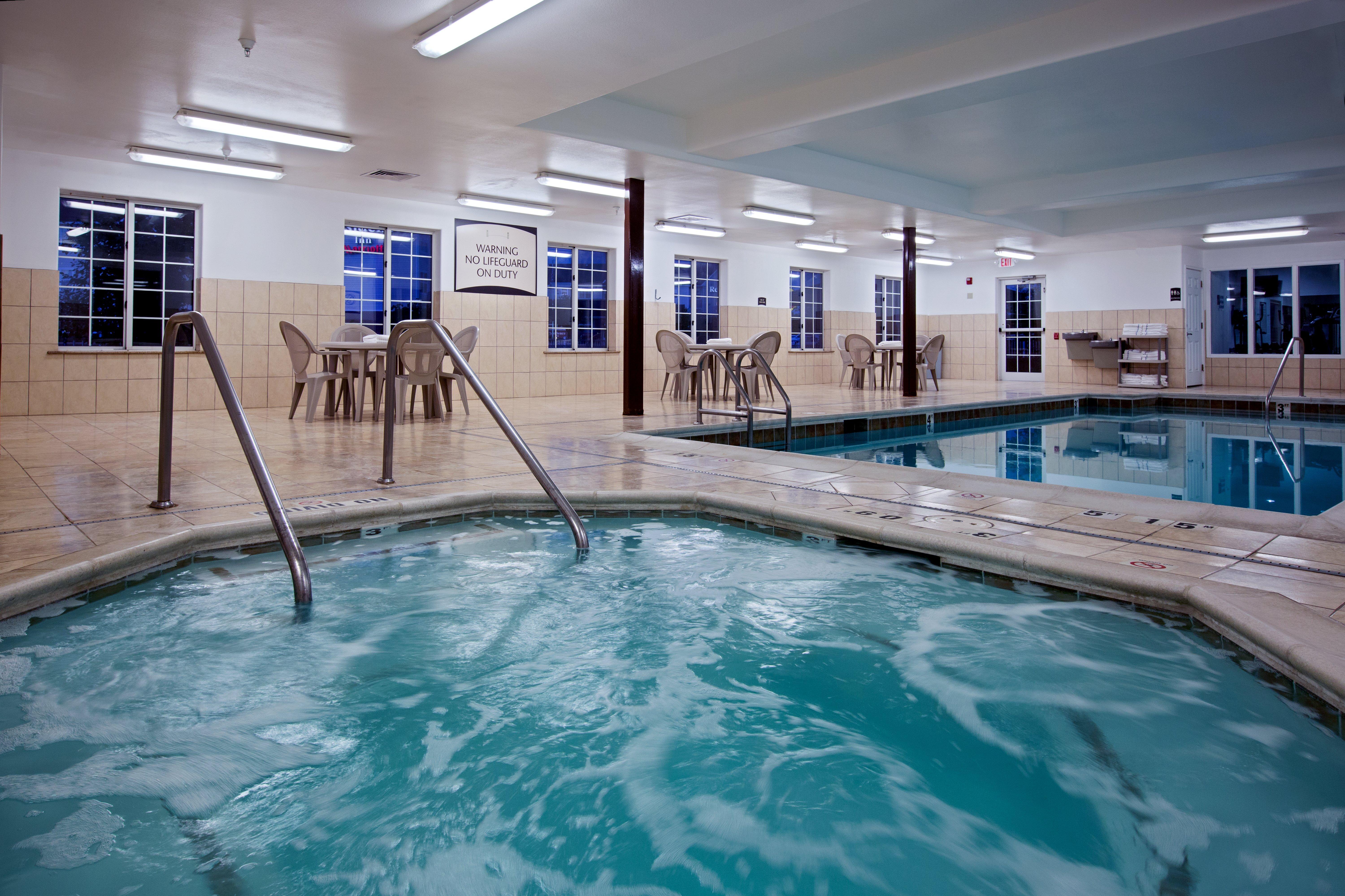 Staybridge Suites Rockford By Ihg Екстериор снимка