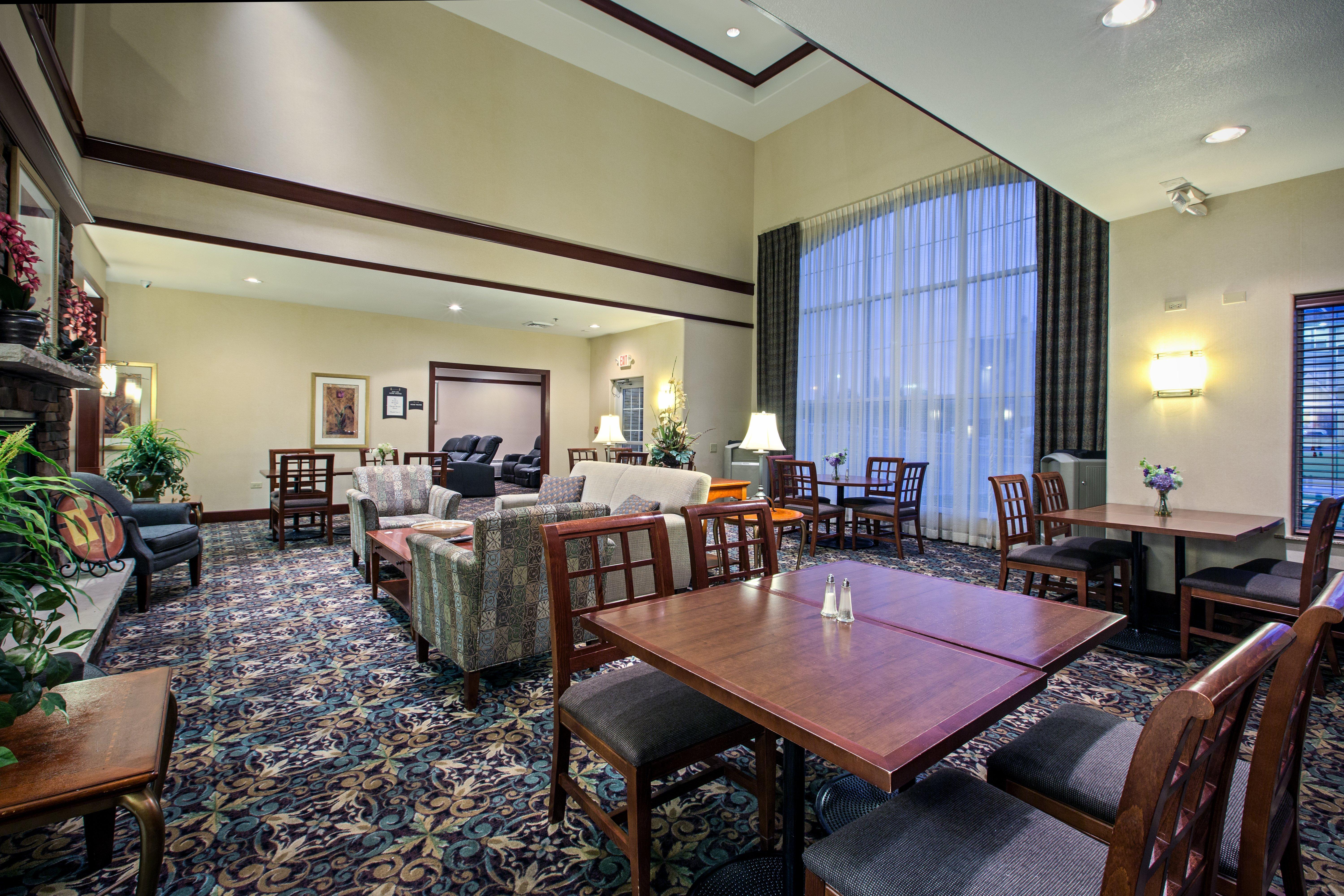 Staybridge Suites Rockford By Ihg Екстериор снимка