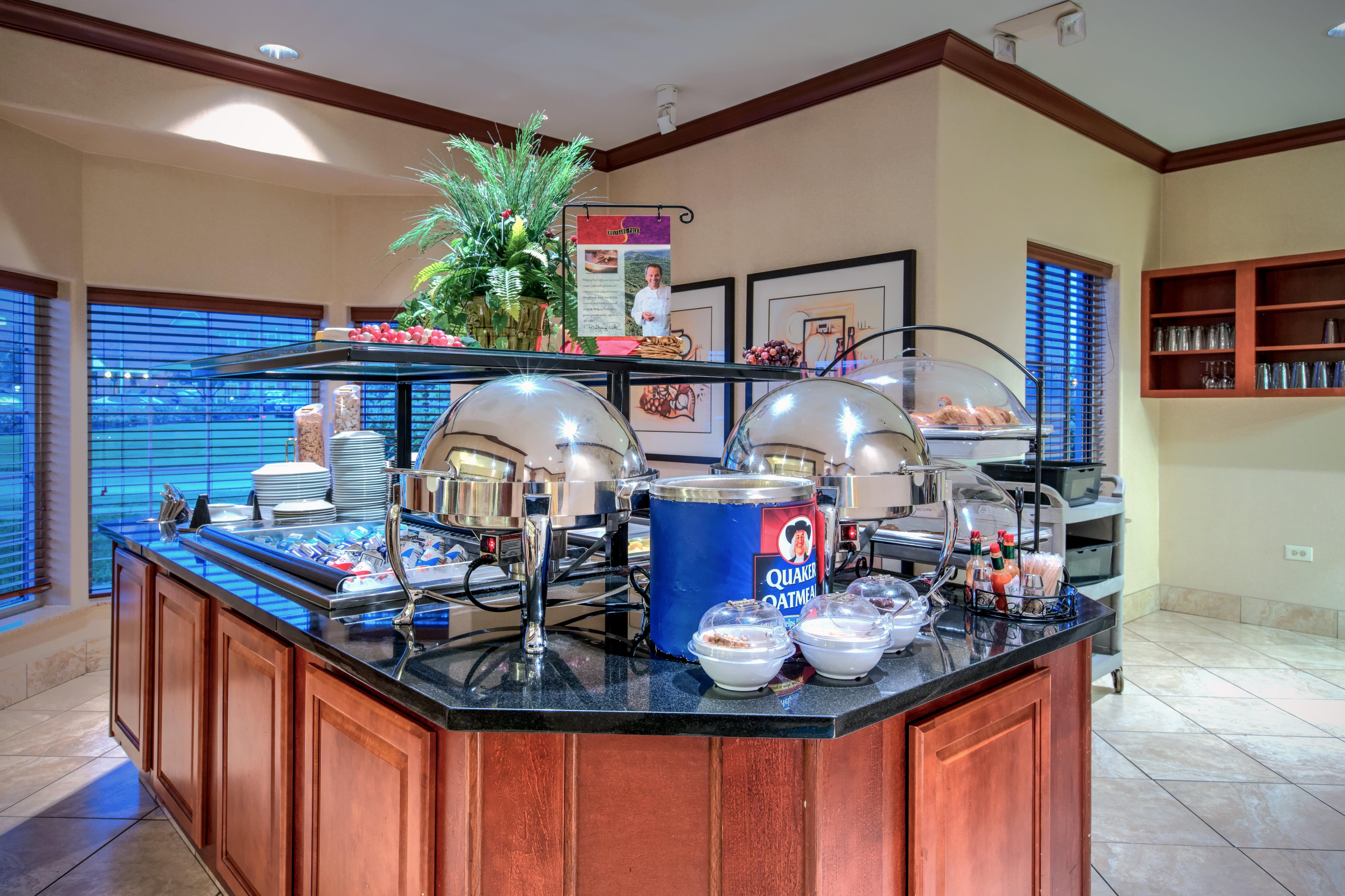 Staybridge Suites Rockford By Ihg Екстериор снимка