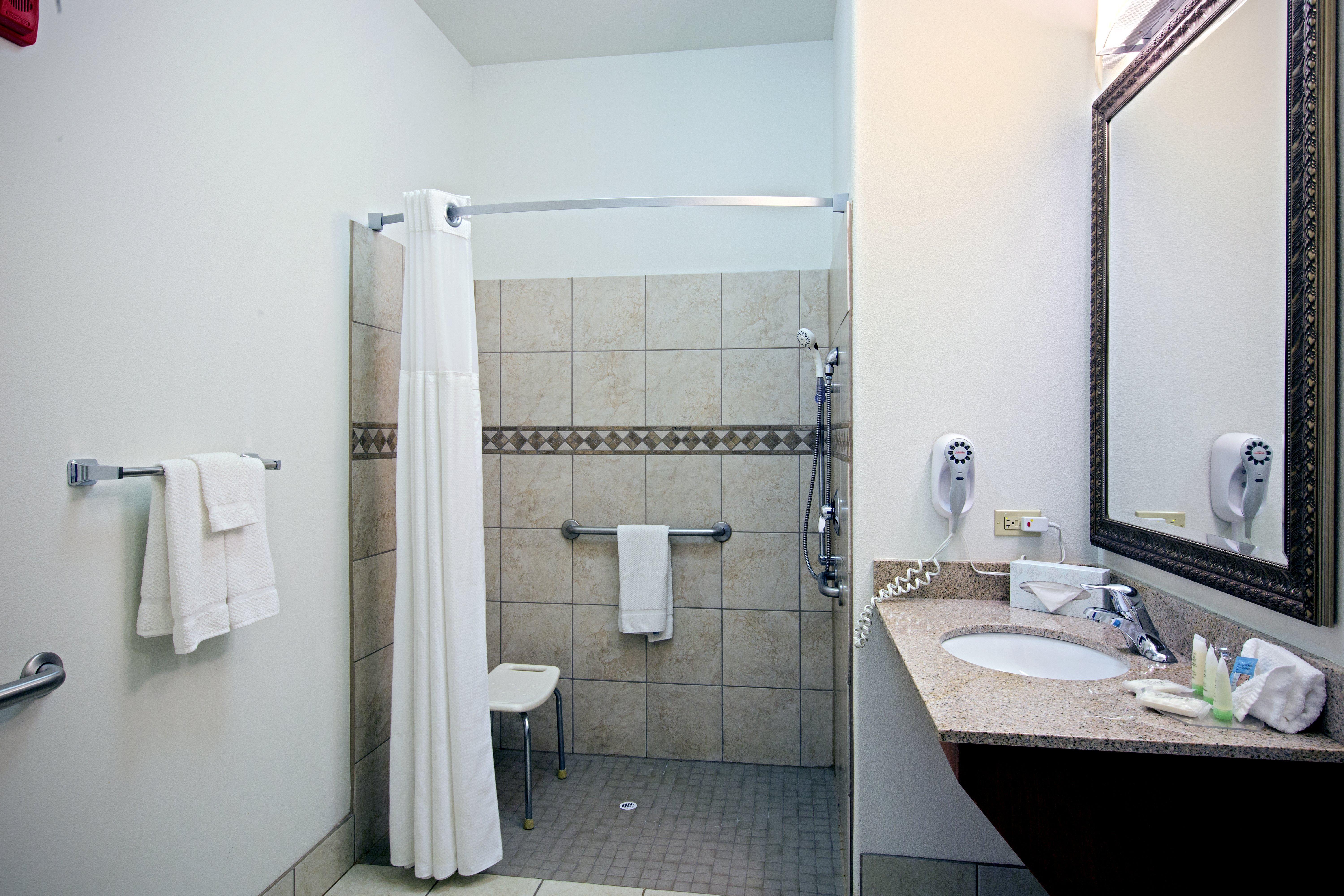 Staybridge Suites Rockford By Ihg Екстериор снимка
