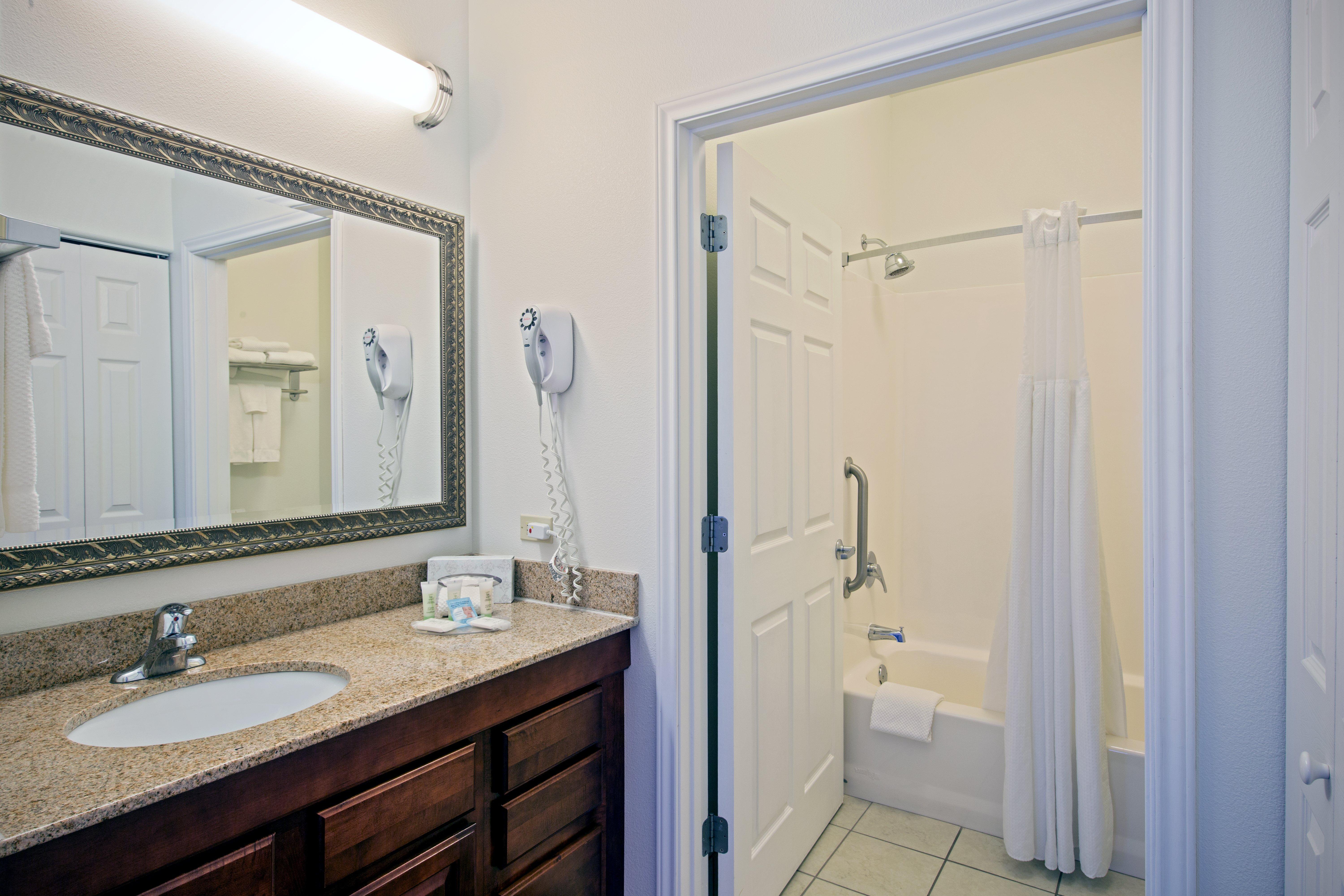 Staybridge Suites Rockford By Ihg Екстериор снимка