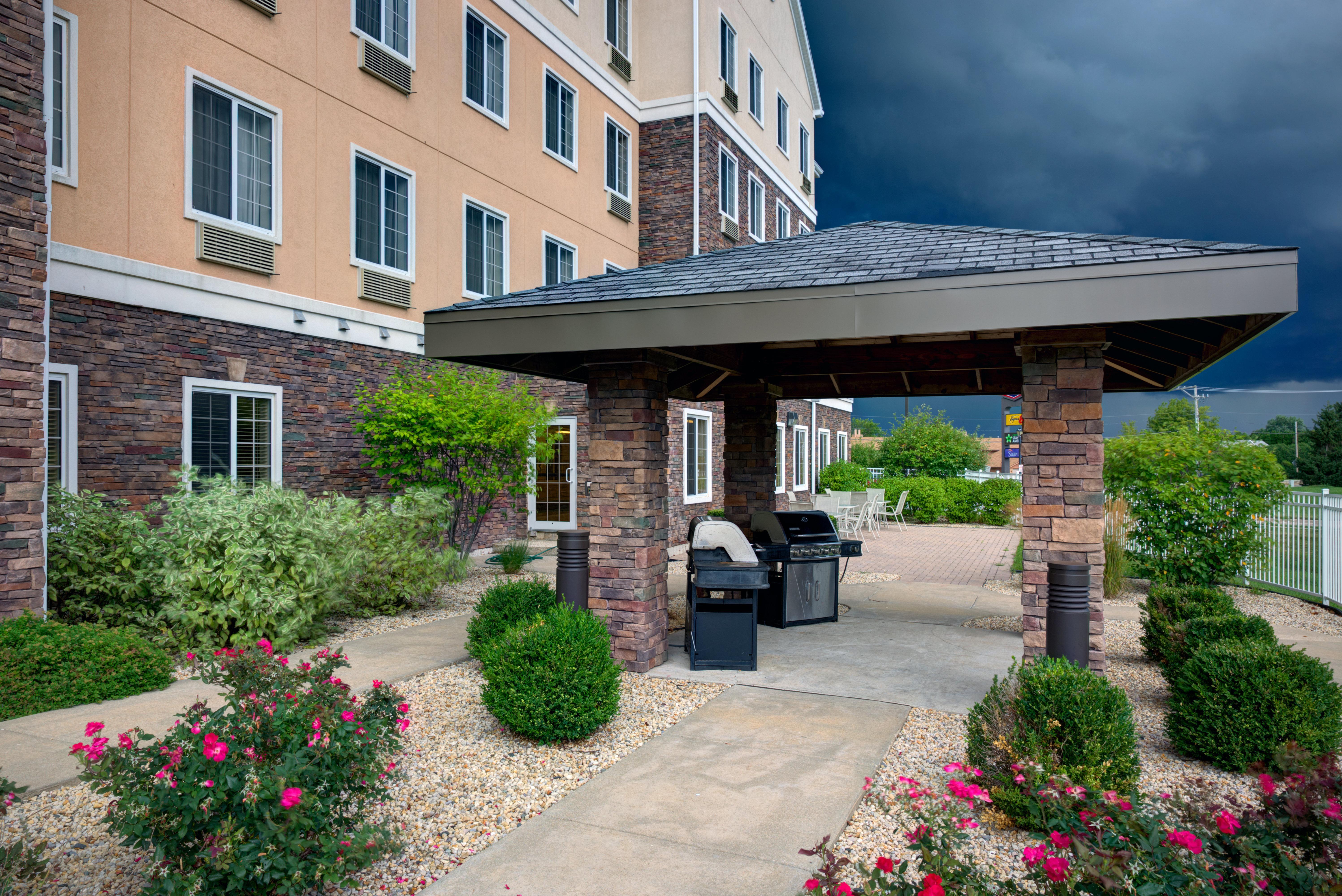Staybridge Suites Rockford By Ihg Екстериор снимка