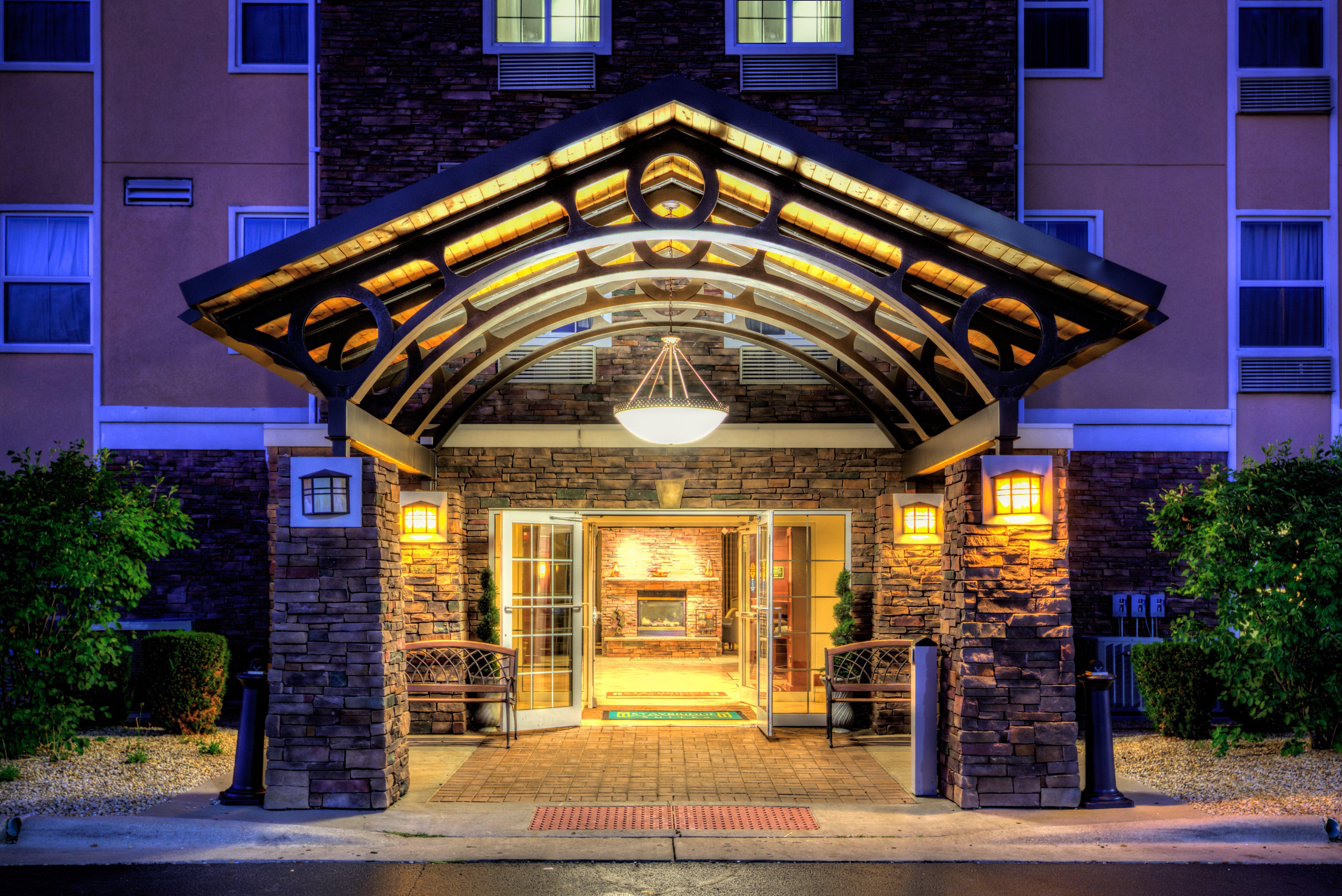 Staybridge Suites Rockford By Ihg Екстериор снимка