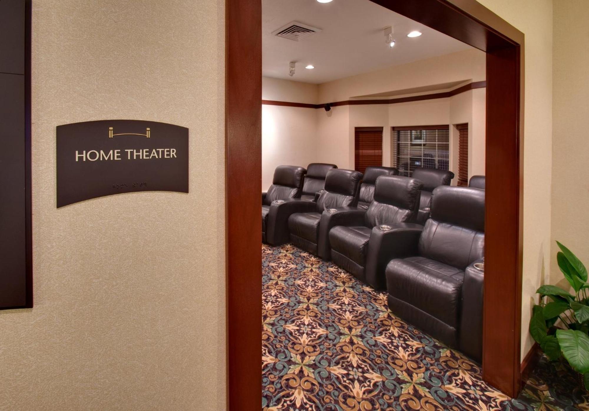 Staybridge Suites Rockford By Ihg Екстериор снимка