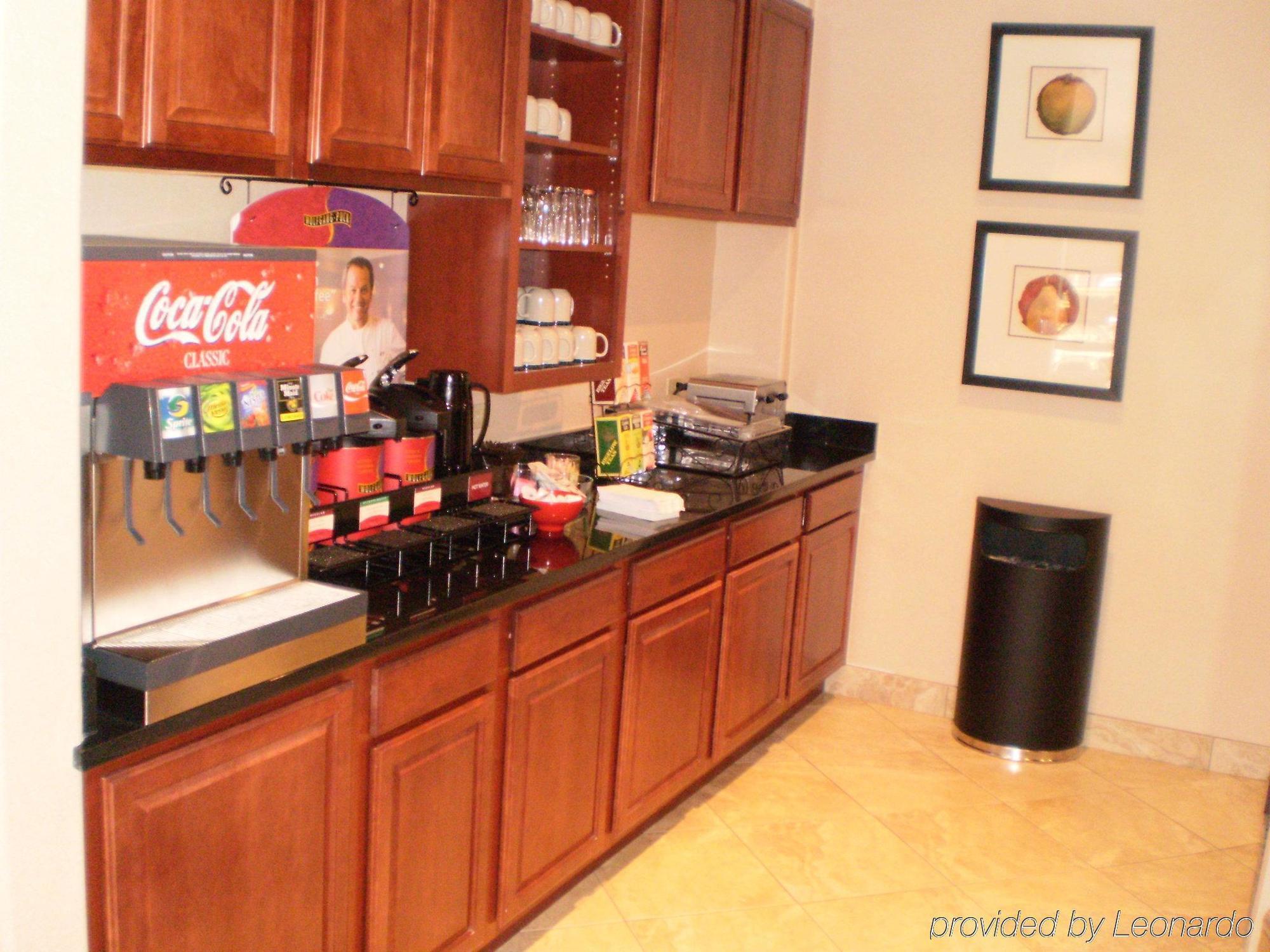 Staybridge Suites Rockford By Ihg Екстериор снимка