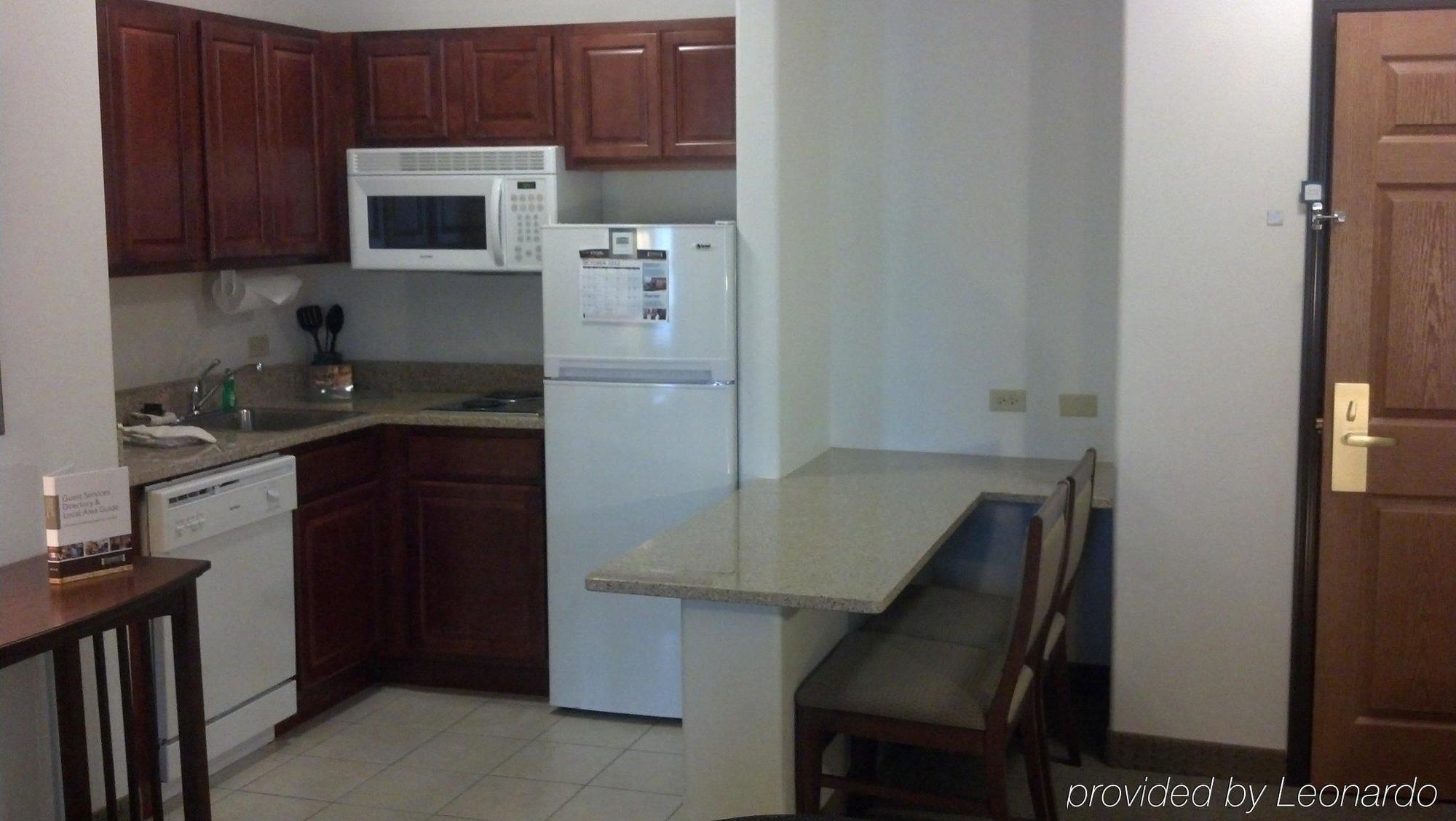 Staybridge Suites Rockford By Ihg Стая снимка