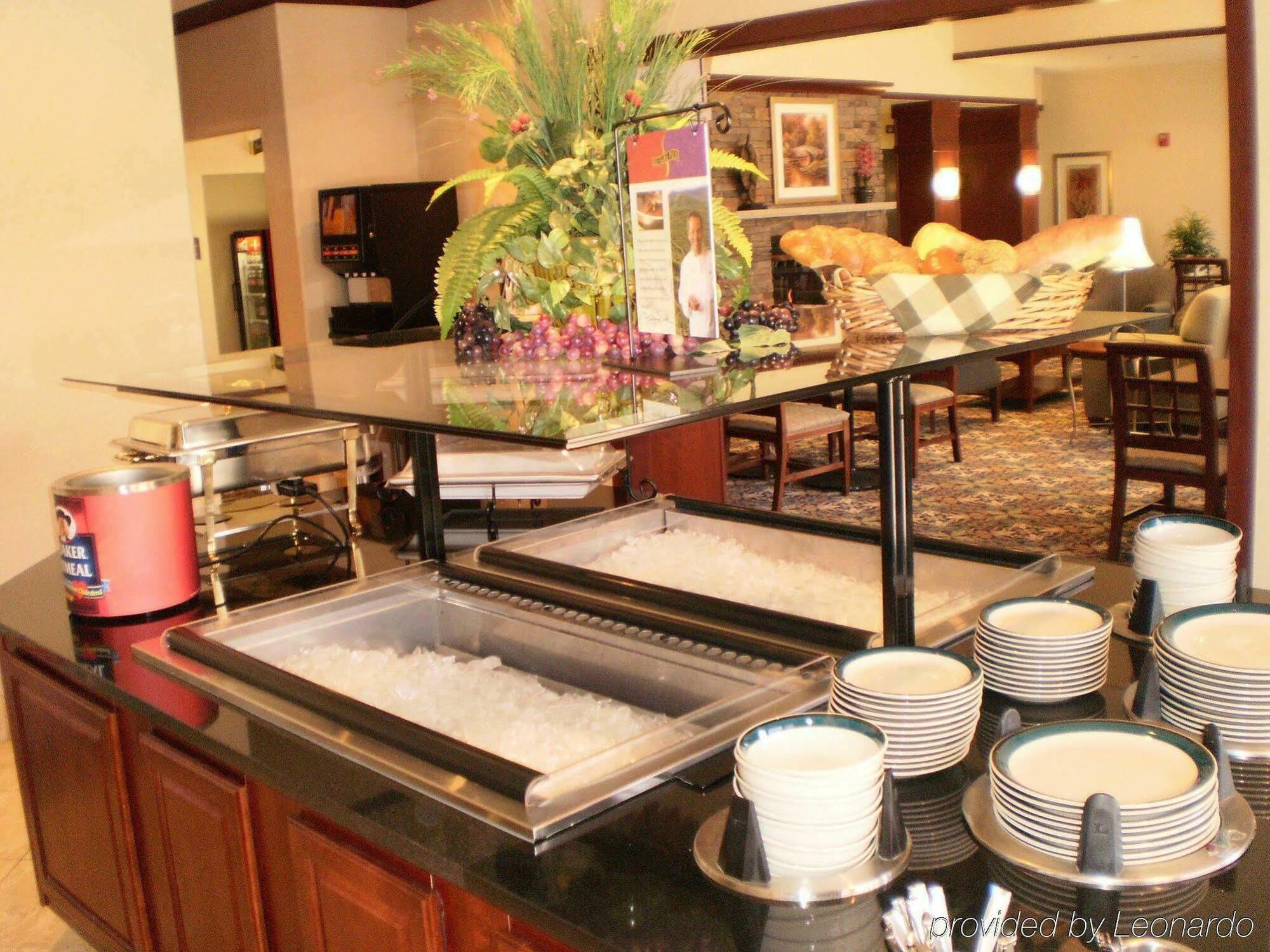 Staybridge Suites Rockford By Ihg Екстериор снимка