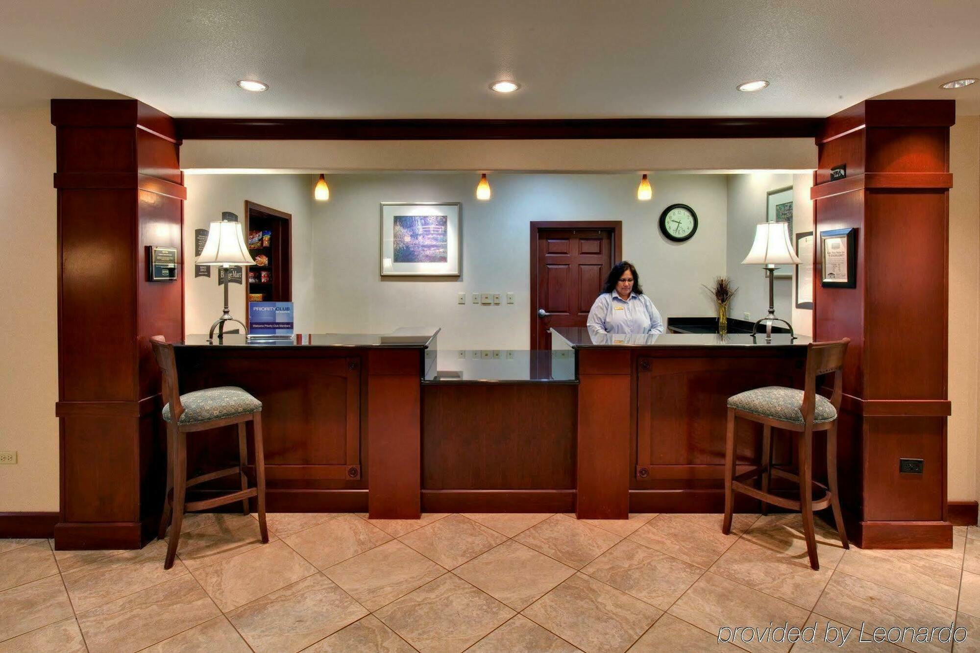 Staybridge Suites Rockford By Ihg Интериор снимка