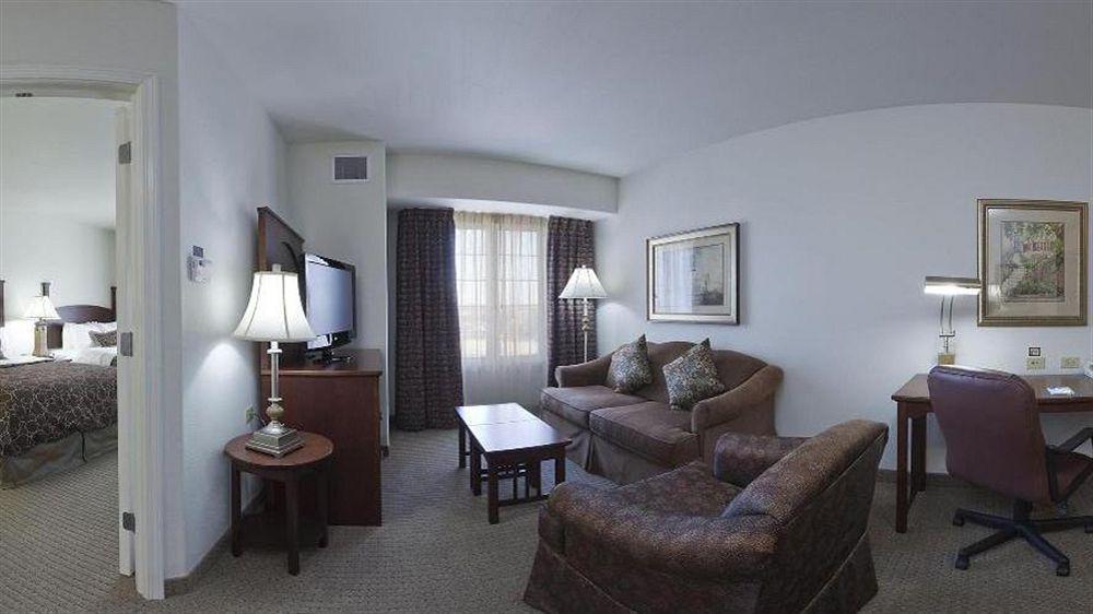 Staybridge Suites Rockford By Ihg Екстериор снимка