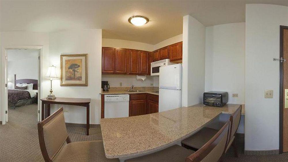 Staybridge Suites Rockford By Ihg Екстериор снимка